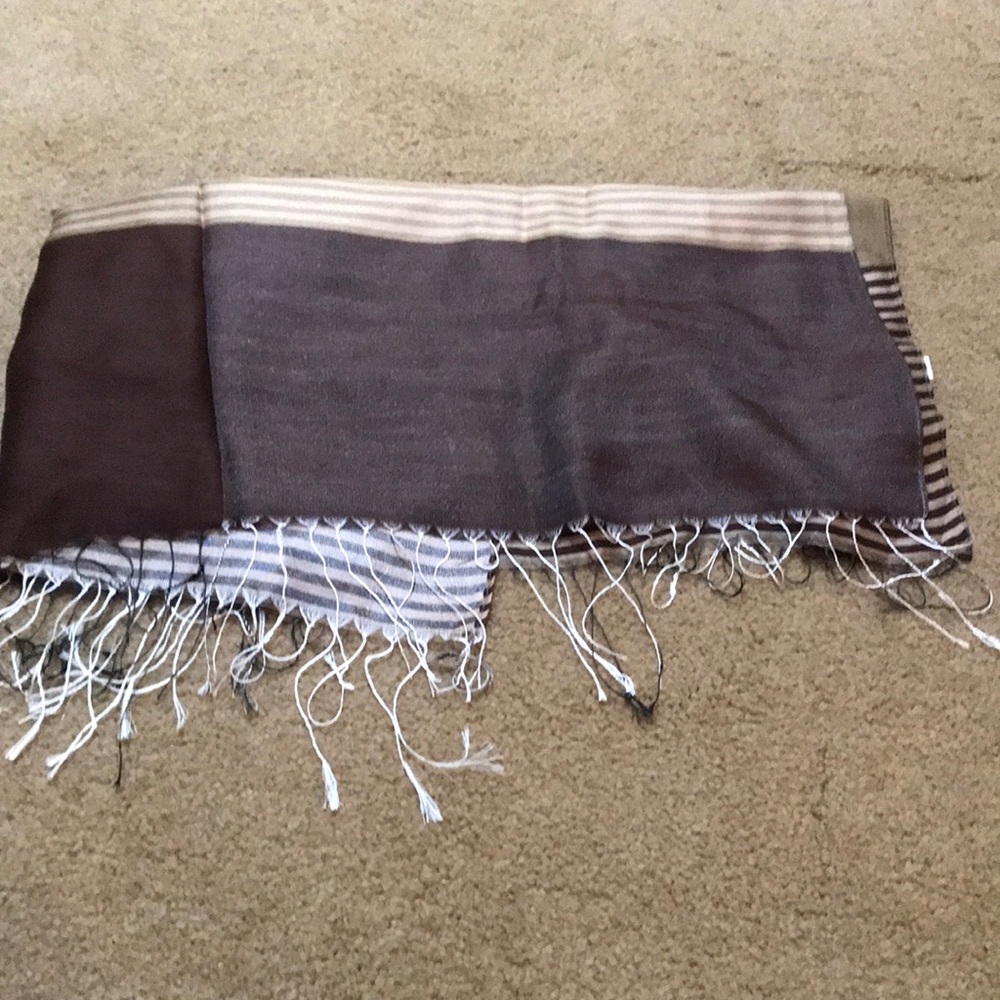 🌸NEW🌸 Beautiful silky silk scarf/wrap